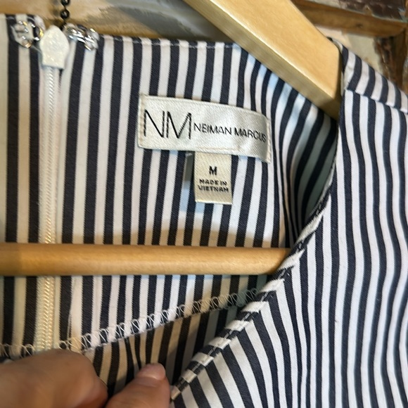 Neiman Marcus Bow Bell Sleeve - Picture 3 of 6